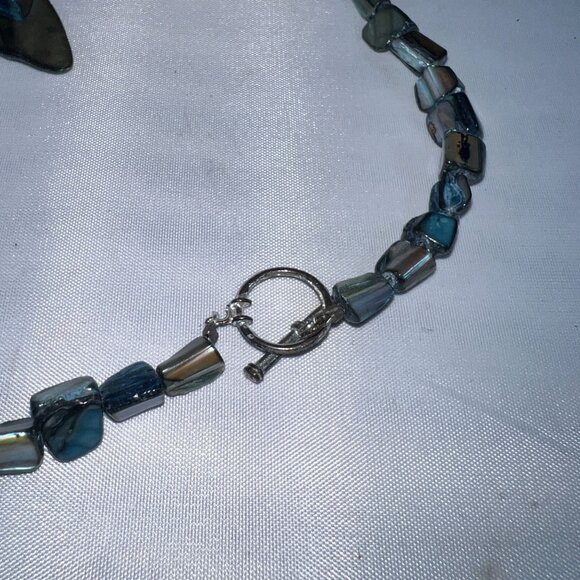 Handmade Iridescent Blue Abalone Shell Statement Necklace With Toggle Clasp Uniq - Picture 3 of 3